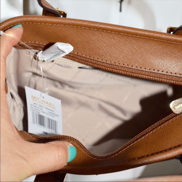 MICHAEL KORS JET SET TRAVEL BAG - Picture 7 of 7